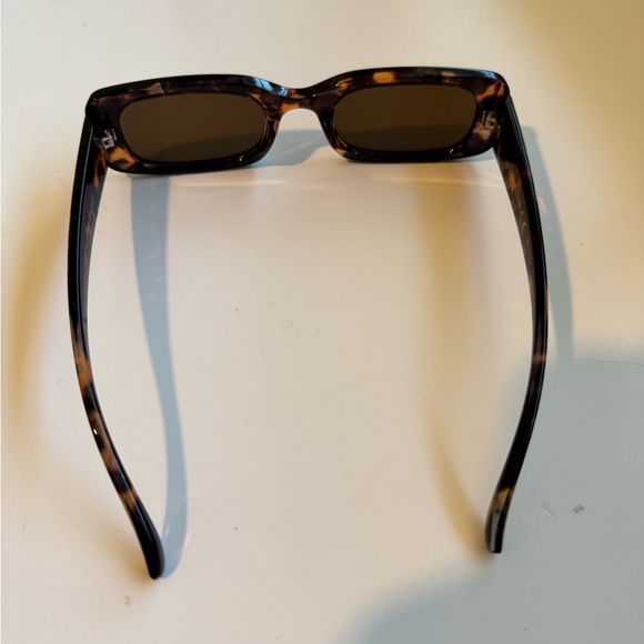 Tortoise Shell Rectangular Sunglasses - Picture 4 of 5